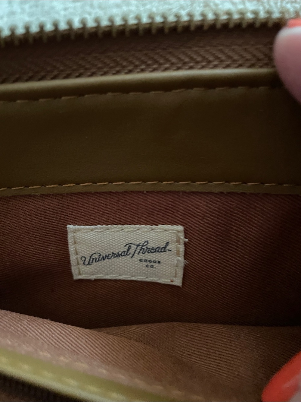 Universal Thread Zip-Around Wallet - Picture 5 of 7